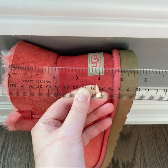 UGG pink boots with fur insole and wooden button size 7 - Picture 14 of 16